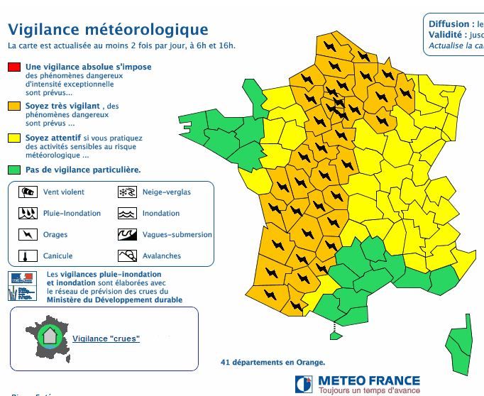 Capture d'&eacute;cran du site de M&eacute;t&eacute;o France, le 9 juin 2014 &agrave; 17h30. (METEO FRANCE / FRANCETV INFO)