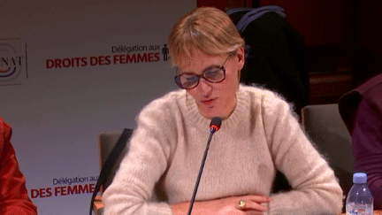 L’actrice Judith Godrèche a été auditionnée devant la délégation des droits des femmes du Sénat, dans la matinée du jeudi 29 février. Elle réclame la création d’une commission d’enquête contre les violences sexuelles et sexistes dans le milieu du cinéma.