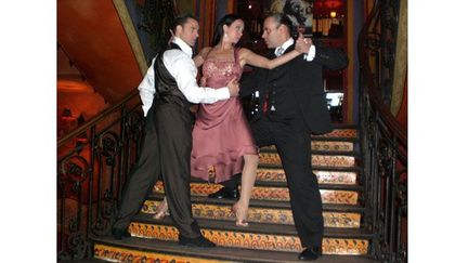 Esteban Domenichini (Lorenzo), Leticia Fallacara (Gisèle) et Junior Cervila (Gaudencio) de passage à Paris, au Barrio Latino, le 19 septembre 2011, pour présenter le spectacle &quot;Tanguera&quot;
 (Annie Yanbékian)