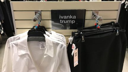 Des produits de la marque Ivanka Trump, vendus au Canada, le 3 février 2017. (CHRIS HELGREN / REUTERS)