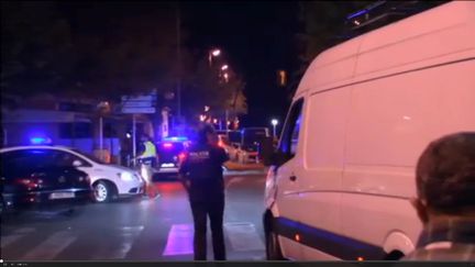 Un policier intervient sur les lieux de l'attentat à Cambrils, en Catalogne (Espagne), le 18 août 2017. (REUTERS)