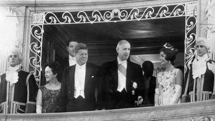 &nbsp; (Les couples Kennedy et de Gaulle à Versailles lors de la visite officielle du président américain en France en juin 1961 © MaxPPP)