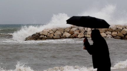 Du vent sur les plages du Mourillon à Toulon (Var), en novembre 2014. (MAXPPP)