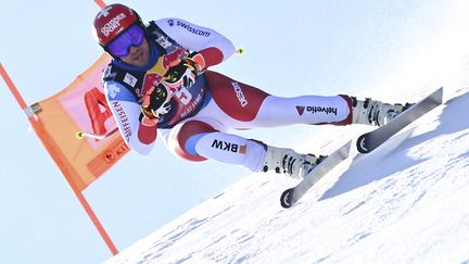 Le Suisse Beat Feuz sur la mythique descente de Kiztbuehel.  (JOE KLAMAR / AFP)