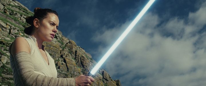 Daisy Ridley incarnant Rey dans&nbsp;Star Wars : Les derniers Jedi (2017). (LUCASFILM/ILM)