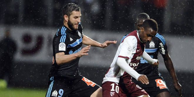 André-Pierre Gignac derrière Bouna Sarr