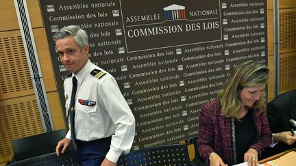 Le colonel Lionel Lavergne et la présidente de la comission des Lois de l'Assemblée nationale, Yaël Braun-Pivet, à l'Assemblée nationale, le 25 juillet 2018.&nbsp; (GERARD JULIEN / AFP)