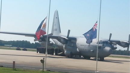 &nbsp; (L'avion militaire néerlandais, transportant à son bord les dépouilles de 16 victimes, est arrivé au Pays-Bas ce mercredi. © Radio France / Alice Serrano)