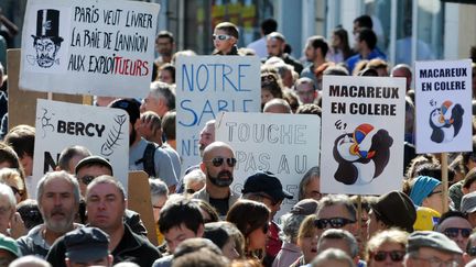 Manifestation à Lannion (Côte d'Armor), le 11 septembre 2016, contre l'extraction de sables dans la baie de Lannion. (FRED TANNEAU / AFP)