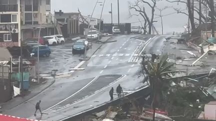 VIDEO. "Je n'ai plus de maison !" : le cyclone Chido fait d'énormes dégâts à Mayotte