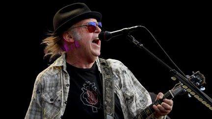 Le musicien canado-américain Neil Young joue à Hyde Park (Londres, Angleterre) le 12 juin 2019. (DAVE J HOGAN / GETTY IMAGES EUROPE)