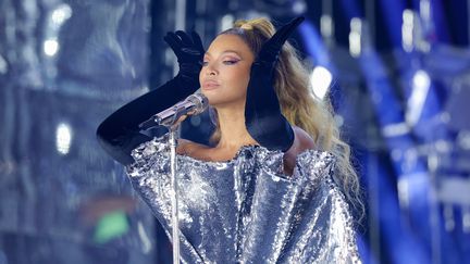 Beyoncé se produit sur scène lors du "Renaissance World Tour" au PGE Narodowy le 28 juin 2023 à Varsovie en Pologne. (KEVIN MAZUR / WIREIMAGE)