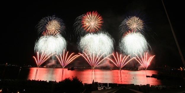 Le feu d'artifice anglais tiré le 29 juillet. 
 (Festival d&#039;art pyrotechnique )