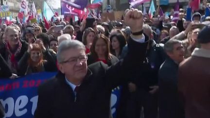 Présidentielle 2022 : Jean-Luc Mélenchon rassemble une vaste foule à Paris et espère le second tour (FRANCEINFO)