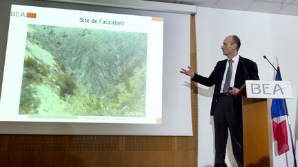 R&eacute;mi Jouty, directeur du&nbsp;Bureau d'enqu&ecirc;tes et d'analyses, lors d'une conf&eacute;rence de presse, &agrave; Paris, le 25 mars 2015, sur le crash de l'Airbus A320 de la compagnie Germanwings. (KENZO TRIBOUILLARD / AFP)