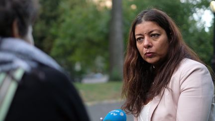 La journaliste Sandra Muller lors d'une interview avec l'AFP à New York, le 16 octobre 2017. (ANGELA WEISS / AFP)