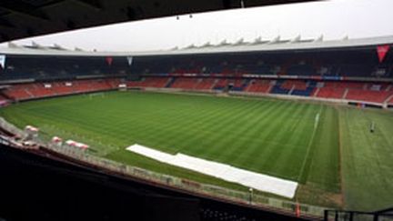 Le jeune homme roué de coups est un habitué du Parc des Princes de Paris. (AFP - DAMIEN MEYER)