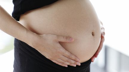 Le procureur g&eacute;n&eacute;ral a recommand&eacute;, le 19 juin 2015, &agrave; la Cour de cassation d'autoriser l'inscription &agrave; l'&eacute;tat civil des enfants n&eacute;s &agrave; l'&eacute;tranger de gestation pour autrui sous r&eacute;serve d'un test de filiation. (GETTY IMAGES )