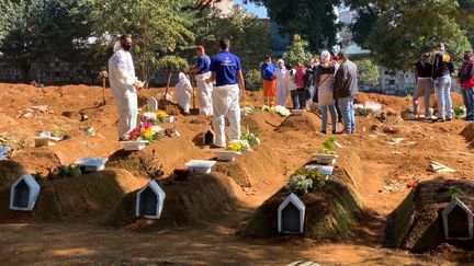 Le cimetière de&nbsp;Vila Formosa, au Brésil. (OLIVIER POUJADE / ARTHUR GERBAULT / RADIO FRANCE)