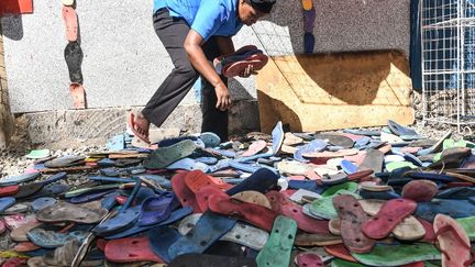 Au total, Ocean Sole, qui n’a jamais connue une pénurie de matières premières depuis 16 ans, affirme recycler entre 750 000 et un million de tongs par an, et avoir créé une centaine d'emplois à plein temps. &nbsp; (SIMON MAINA / AFP)