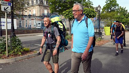 La Fédération française de randonnée propose des "randos santé", y compris en milieu urbain. (PHILIPPE HENNECART / MAXPPP)