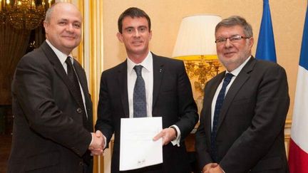 &nbsp; (Manuel Valls entouré de Bruno Le Roux et d'Alain Vidalies © Benoît Granier/Matignon)