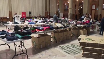 Solidarité : à Lille, de nombreux dons de vêtements pour les réfugiés afghans