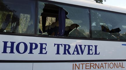 &nbsp; (Le bus où se trouvaient des touristes à Tunis © REUTERS/Zoubeir Souissi)