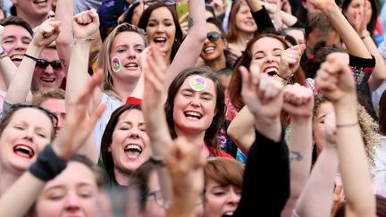 Des manifestants sont réunis à Dublin (Irlande), avant le référendum sur l'avortement, le 26 mai 2018. (PAUL FAITH / AFP)