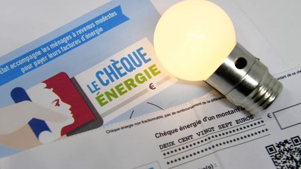 Un chèque énergie, le 18 octobre 2021 (illustration). (MOURAD ALLILI / MAXPPP)