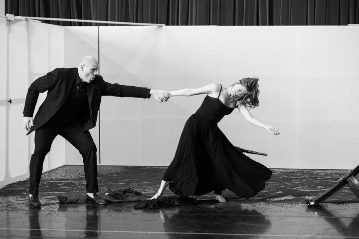 Répétitions de la danse avec Bo Skovhus pour "Bérénice" de Michael Jarrell.
 (E. Bauer/Opéra national de Paris.)