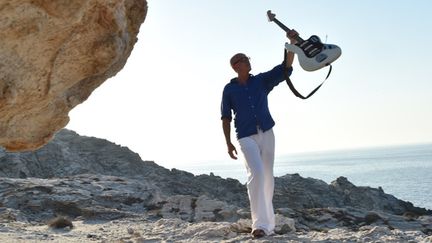 Marc Buronfosse, sa Fender VI et Paros
 (Stavros Niflis)