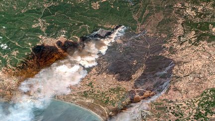 Les incendies dans le nord-est de la Grèce, photographiés par satellite le 21 août 2023. (MAXAR)