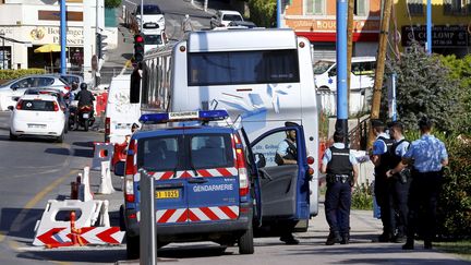 &nbsp; (Des supporters russes contrôlés ce mardi matin à Mandelieu-la-Napoule, dans les Alpes-Maritimes © MAXPPP)