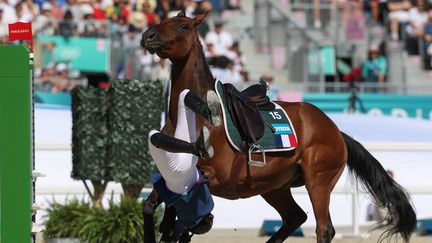 VIDEO. Désillusion pour la Française Marie Oteiza, qui chute de cheval en finale du pentathlon moderne aux JO 2024