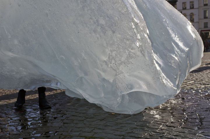 Un iceberg d'Olafur Eliasson devant le Panthéon à Paris, pendant la COP 21 (3 décembre 2015)
 (M. Astar / SIPA)