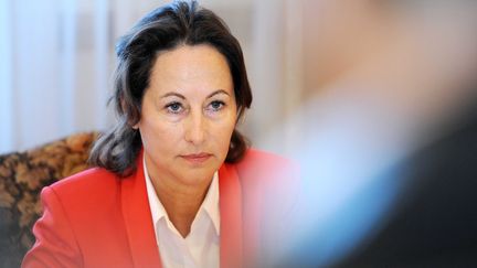 S&eacute;gol&egrave;ne Royal rencontre des &eacute;lus locaux et des syndicats de l'entreprise ArcelorMittal &agrave; Gandrange (Moselle), le 24 septembre 2011.&nbsp; (EMILE POL&nbsp;/ SIPA)