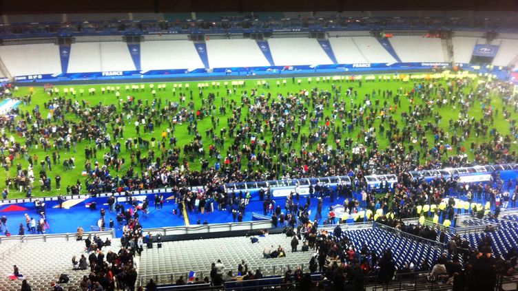 Le soir du 13 novembre 2015, trois explosions ont retenti aux abords du Stade de France, à Saint-Denis (Seine-Saint-Denis). (MATTHIEU ALEXANDRE / AFP)