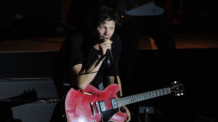 Bertrand Cantat sur scène, le 12 juillet 2014, aux Francofolies de La Rochelle (Charente-Maritime). (XAVIER LEOTY / AFP)