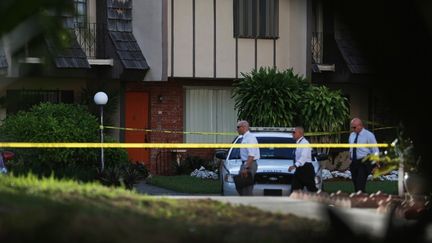 La police devant le domicile de Derek Medina, un Am&eacute;ricain de 31 ans qui a tu&eacute; son &eacute;pouse et post&eacute; une photo du corps sur Facebook, jeudi 8 ao&ucirc;t 2013, &agrave; Miami, en Floride (Etats-Unis).&nbsp; (JOE RAEDLE / GETTY IMAGES NORTH AMERICA / AFP)