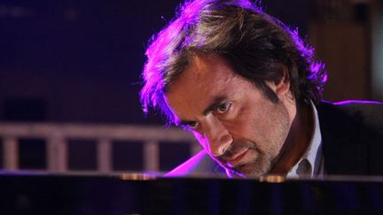 André Manoukian au piano, le 23 avril 2010 à Paris
 (Charly Triballeau / AFP)