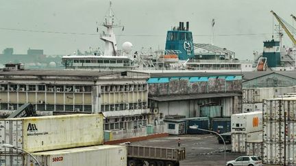 Dans le port de Douala le 15 mars 2018 (Reinnier KAZE / AFP)