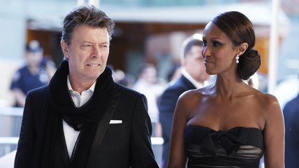 David Bowie, accompagn&eacute; de son &eacute;pouse&nbsp;Iman Adbulmajid, le 7 juin 2010 &agrave; New-York (Etats-Unis). (LUCAS JACKSON / REUTERS)