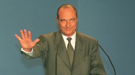 Jacques Chirac à l'hôtel de ville de Paris lors de son premier discours après avoir été élu président de la République, le 7 mai 1995. (GEORGES BENDRIHEM / AFP)