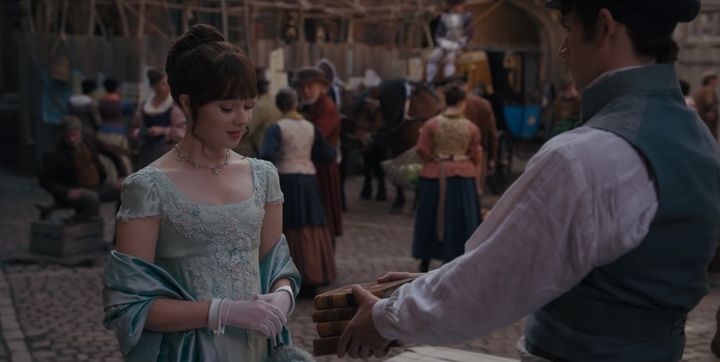 Eloise, un personnage très moderne qui semble tout&nbsp;droit&nbsp;sortie d'un livre de&nbsp;Jane Austen.&nbsp; (NETFLIX)