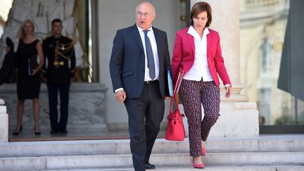 Le ministre des Finances, Michel Sapin, et la ministre des Familles, de l'Enfance et des Droits des femmes, Laurence Rossignol, le 19 août 2015. (STEPHANE DE SAKUTIN / AFP)