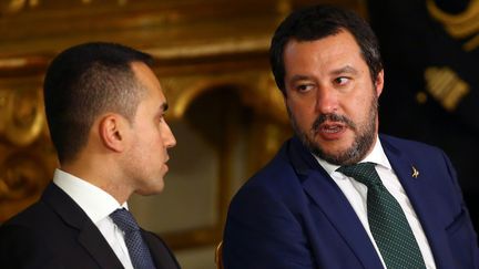 Luigi Di Maio (Mouvement 5 étoiles) et Matteo Salvini (la Ligue) au palais du Quirinal après la formation de leur gouvernement de coalition, le 1er juin 2018 à Rome. (TONY GENTILE / REUTERS)