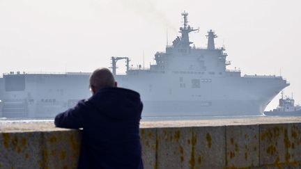 Le navire de guerre Mistral «Sébastopol» lors de ses premiers essais en mer, le 16 Mars 2015 au large de Saint-Nazaire. (GEORGES GOBET / AFP)