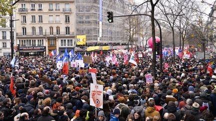 Manifestation contre la réforme des retraites dans les rues de Paris, le 5 décembre 2019.&nbsp; (REMI DECOSTER / HANS LUCAS / AFP)