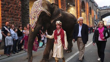 L'éléphante Bumba à la parade de "Le Mans fait son cirque" 2013
 (HERVE PETITBON/PHOTOPQR/LE MAINE LIBRE)